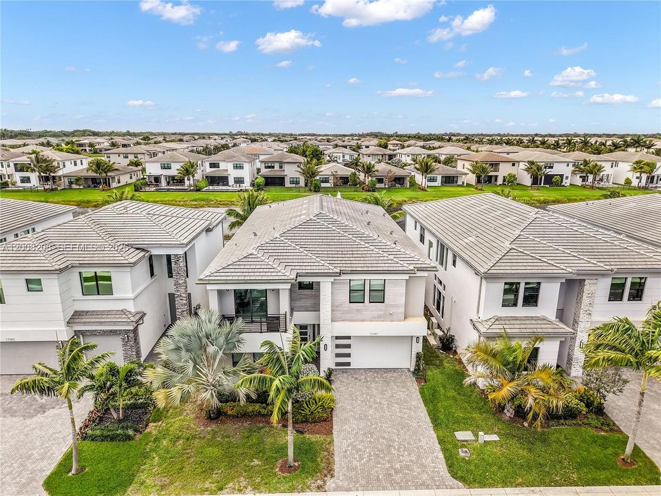 For Rent: $17,000 (5 beds, 7 baths, 4484 Square Feet)