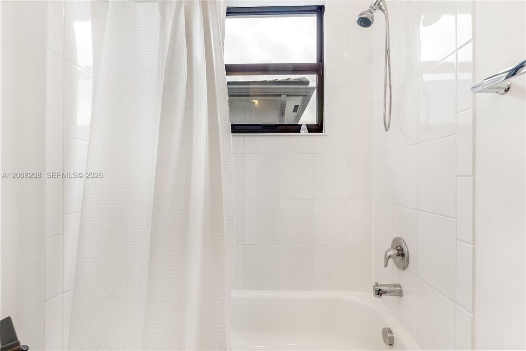 For Rent: $17,000 (5 beds, 7 baths, 4484 Square Feet)