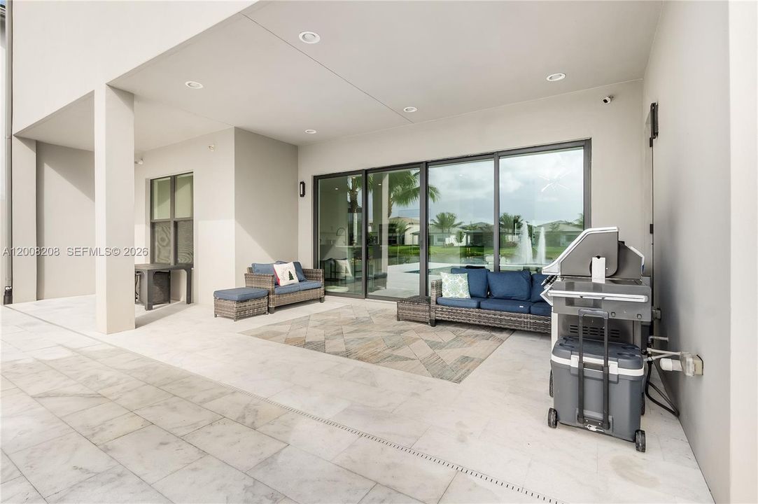 For Rent: $17,000 (5 beds, 7 baths, 4484 Square Feet)