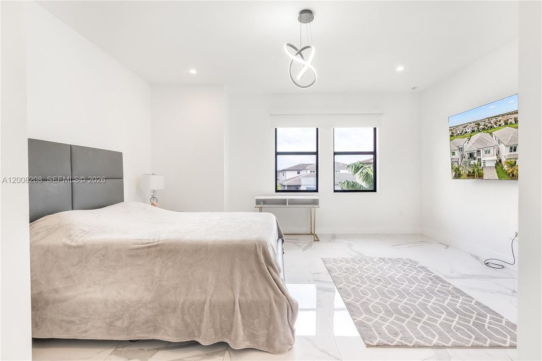 For Rent: $17,000 (5 beds, 7 baths, 4484 Square Feet)