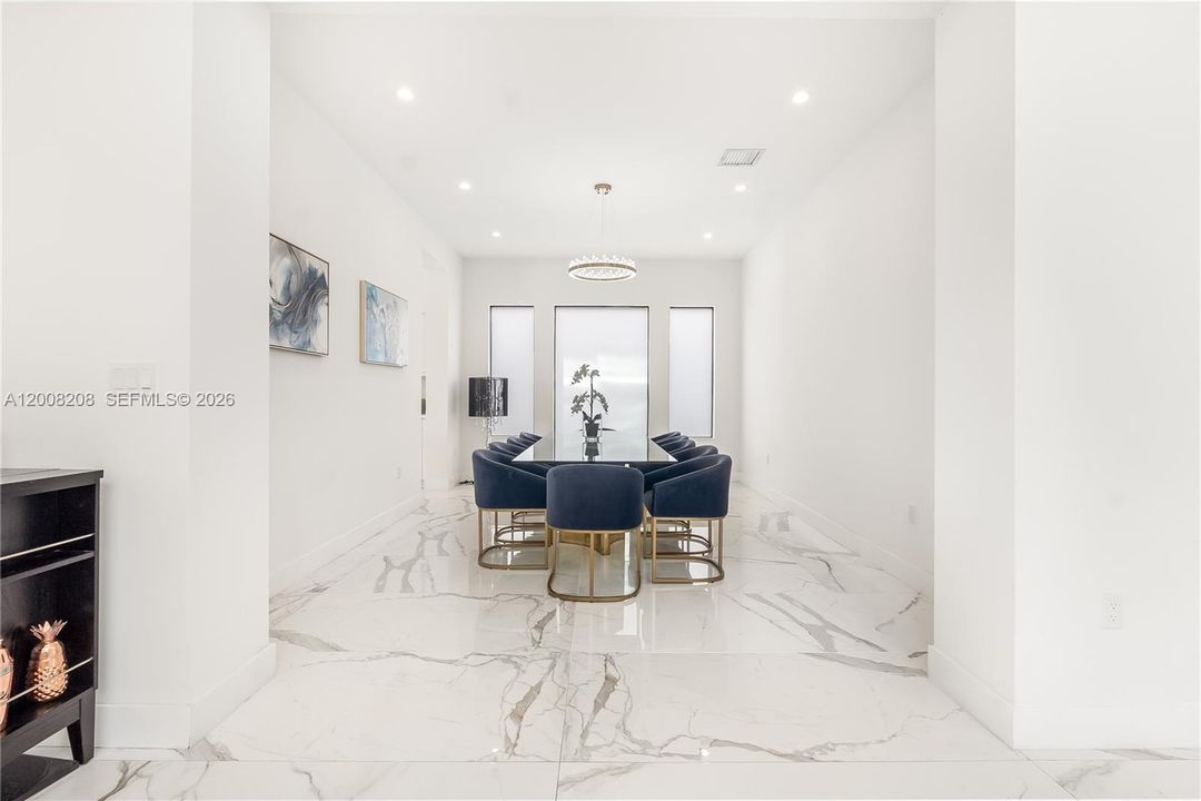 For Rent: $17,000 (5 beds, 7 baths, 4484 Square Feet)
