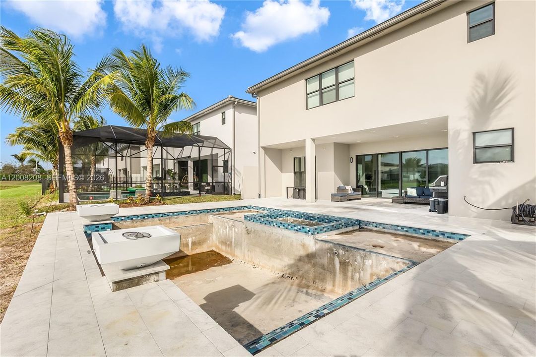 For Rent: $17,000 (5 beds, 7 baths, 4484 Square Feet)