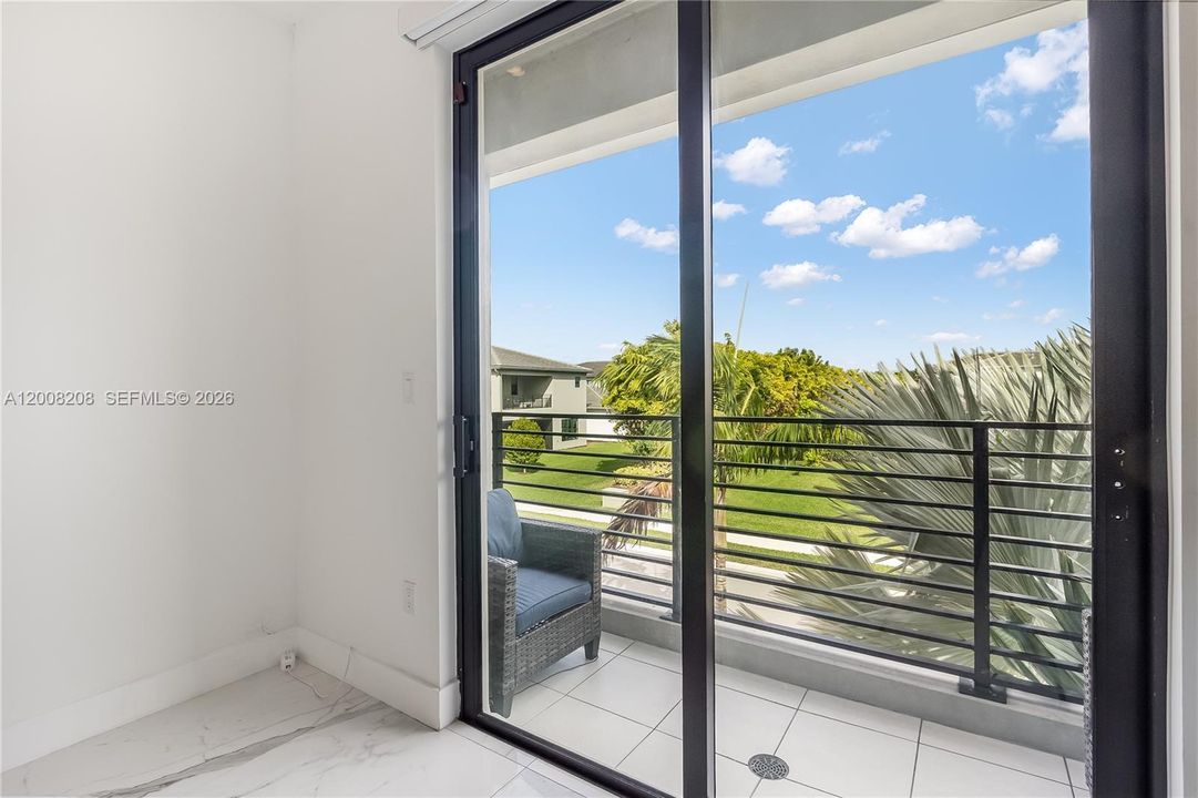 For Rent: $17,000 (5 beds, 7 baths, 4484 Square Feet)