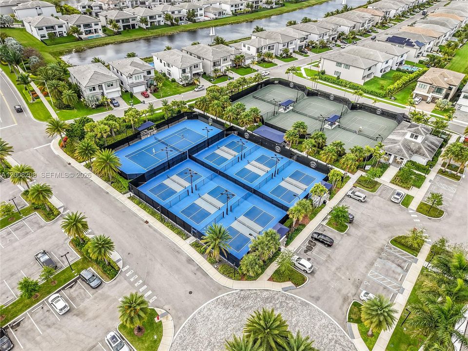 For Rent: $17,000 (5 beds, 7 baths, 4484 Square Feet)