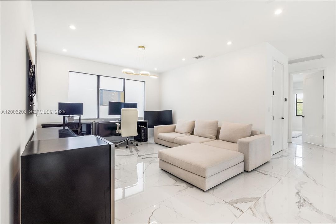 For Rent: $17,000 (5 beds, 7 baths, 4484 Square Feet)
