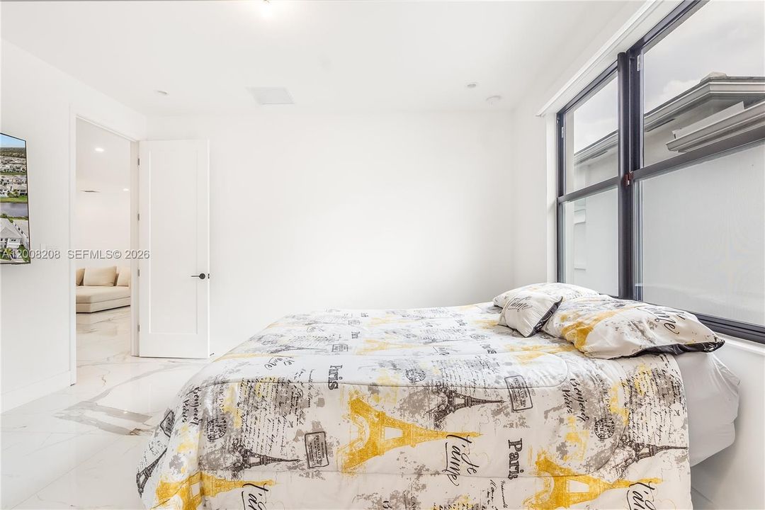 For Rent: $17,000 (5 beds, 7 baths, 4484 Square Feet)