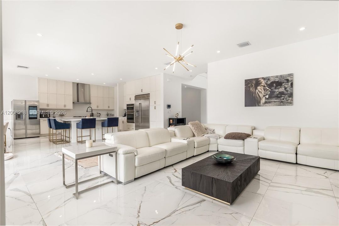For Rent: $17,000 (5 beds, 7 baths, 4484 Square Feet)