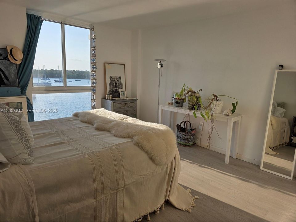 For Sale: $379,000 (1 beds, 1 baths, 760 Square Feet)