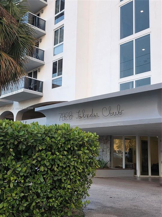For Sale: $379,000 (1 beds, 1 baths, 760 Square Feet)