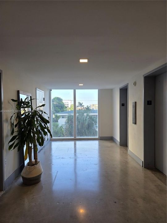 For Sale: $379,000 (1 beds, 1 baths, 760 Square Feet)