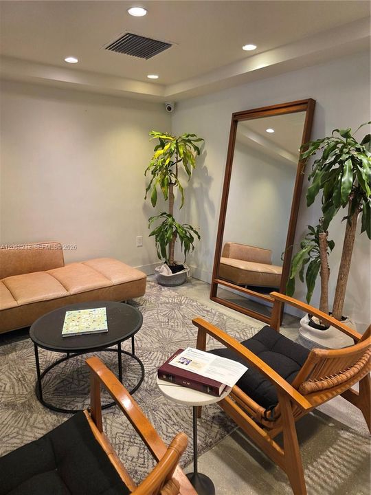 For Sale: $379,000 (1 beds, 1 baths, 760 Square Feet)