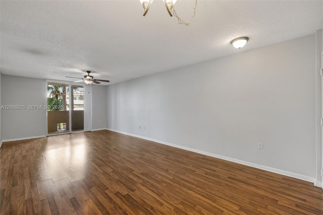En Venta: $285,000 (1 camas, 1 baños, 808 Pies cuadrados)