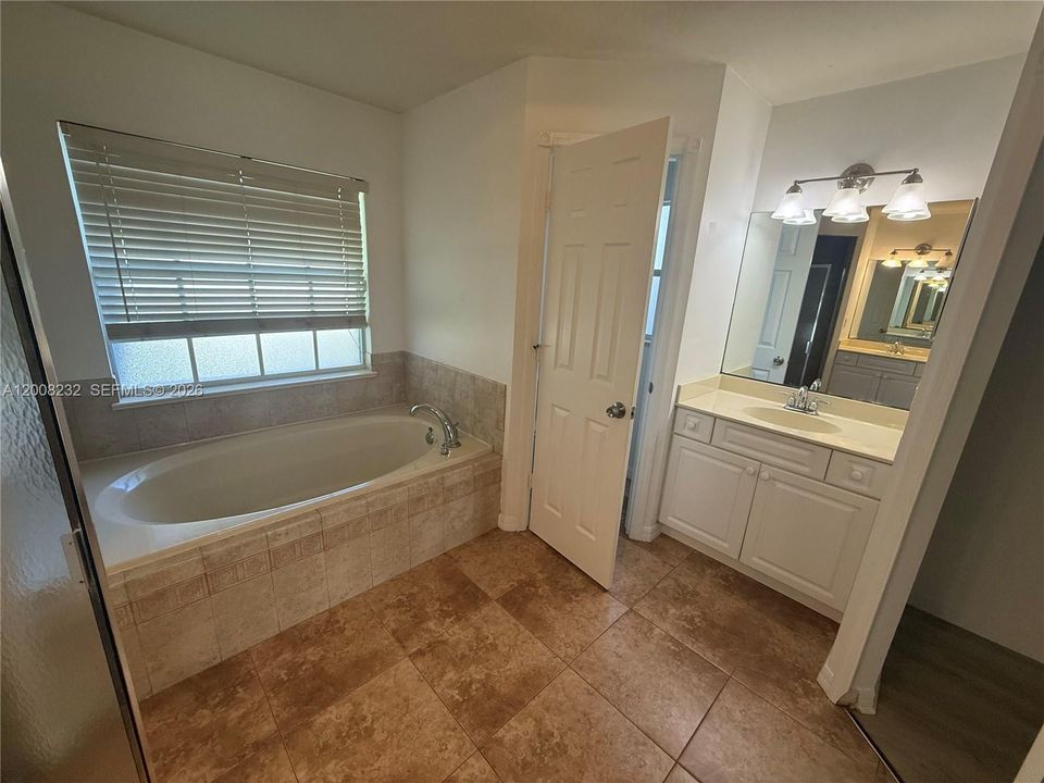 For Rent: $2,700 (3 beds, 2 baths, 2026 Square Feet)