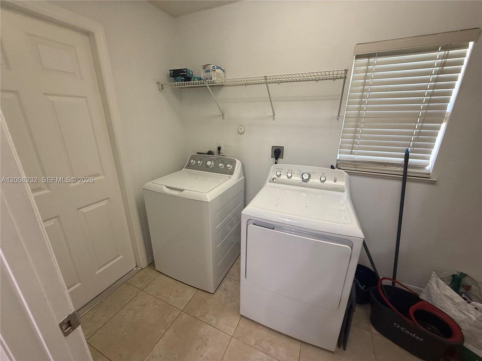 For Rent: $2,700 (3 beds, 2 baths, 2026 Square Feet)