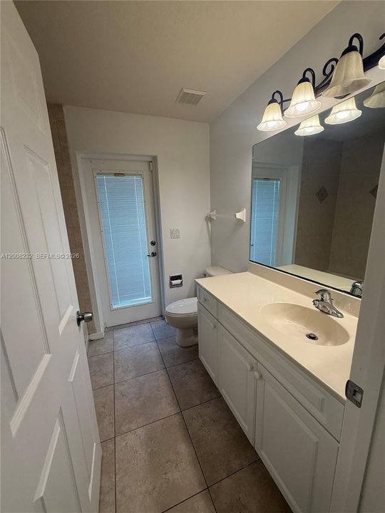 For Rent: $2,700 (3 beds, 2 baths, 2026 Square Feet)