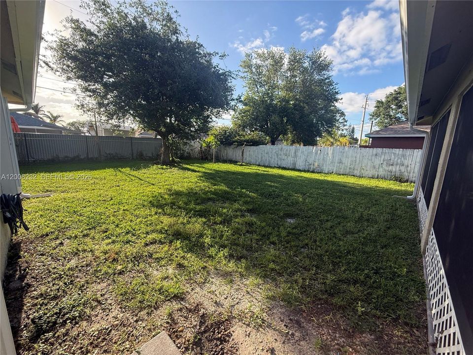 For Rent: $2,700 (3 beds, 2 baths, 2026 Square Feet)