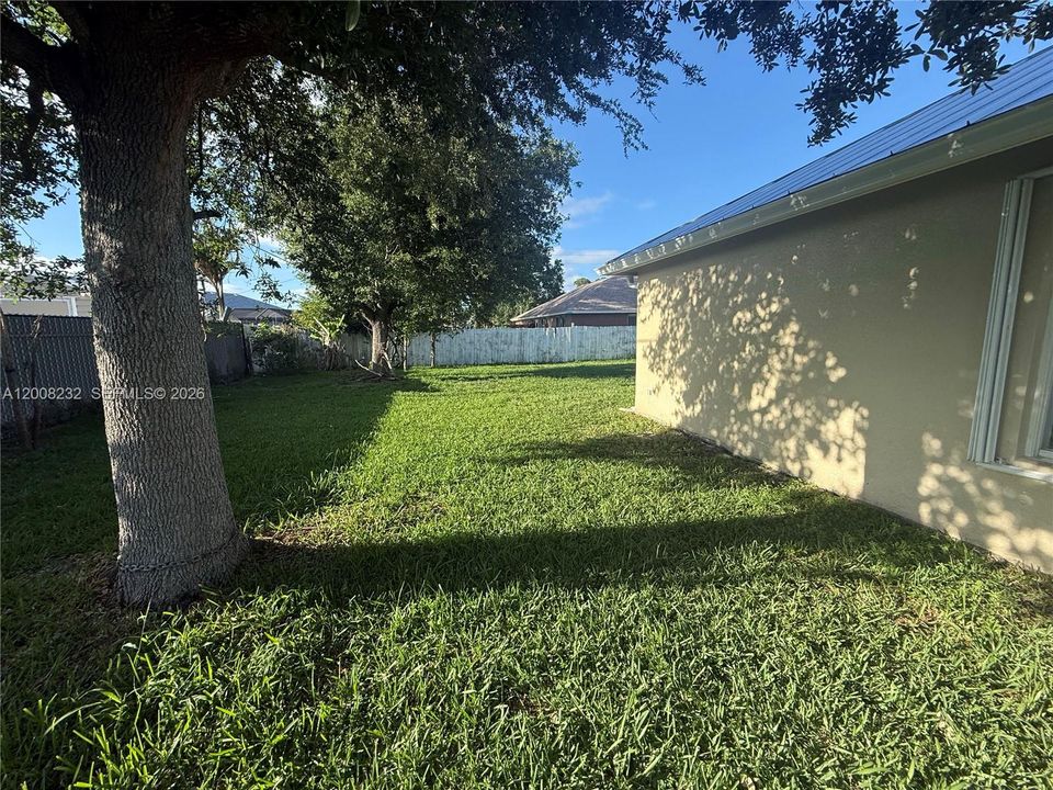 For Rent: $2,700 (3 beds, 2 baths, 2026 Square Feet)