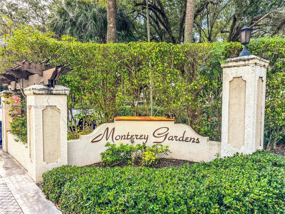 For Sale: $265,000 (1 beds, 1 baths, 574 Square Feet)