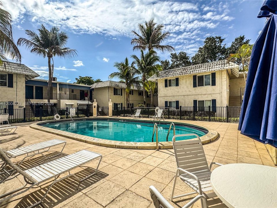For Sale: $265,000 (1 beds, 1 baths, 574 Square Feet)