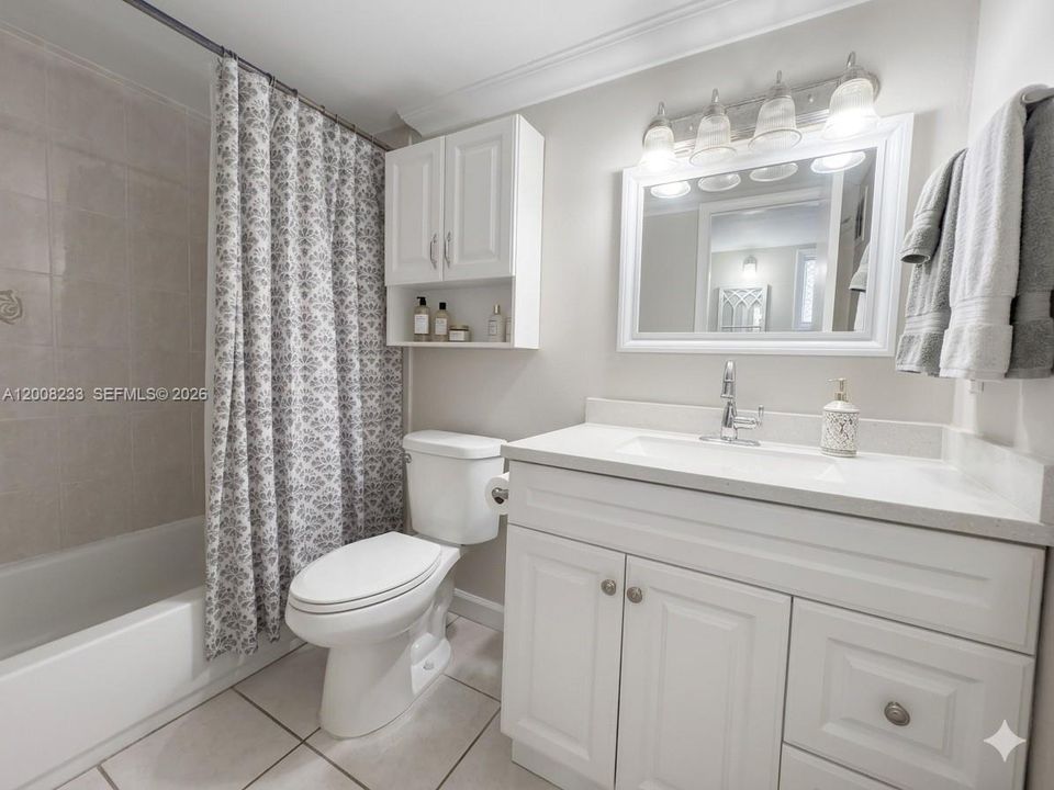 For Sale: $265,000 (1 beds, 1 baths, 574 Square Feet)