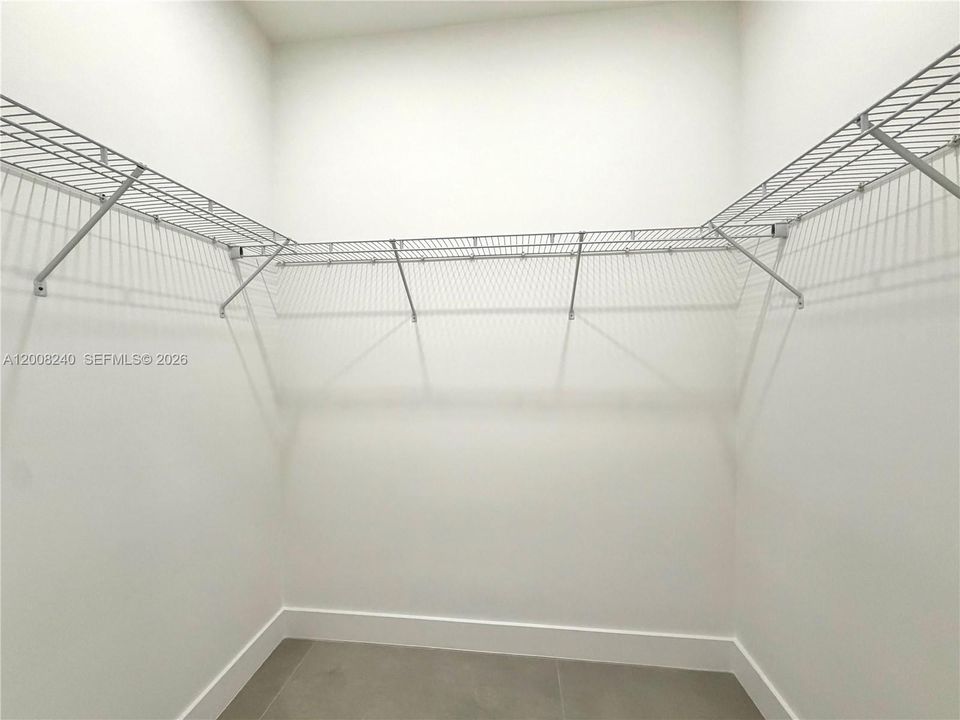 En Venta: $598,500 (4 camas, 2 baños, 2004 Pies cuadrados)