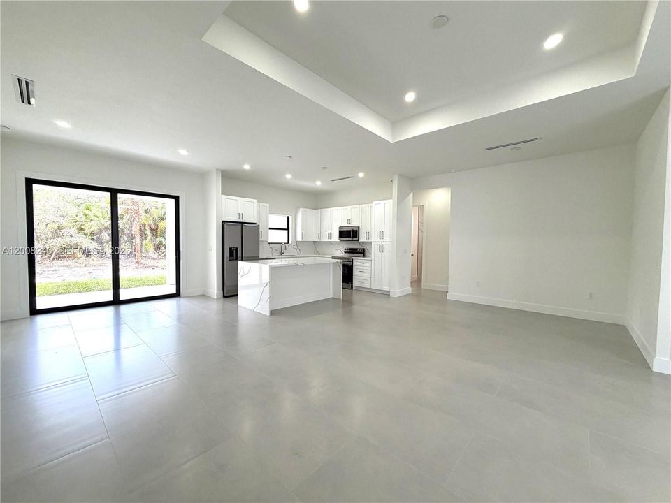 En Venta: $598,500 (4 camas, 2 baños, 2004 Pies cuadrados)