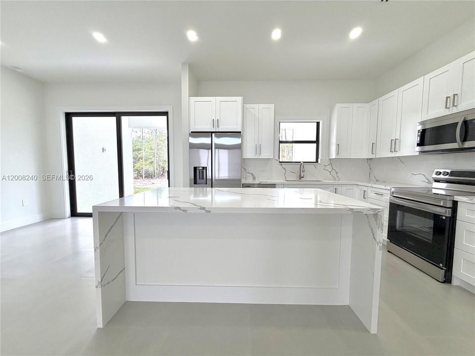 En Venta: $598,500 (4 camas, 2 baños, 2004 Pies cuadrados)