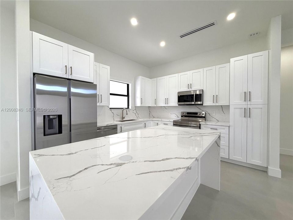 En Venta: $598,500 (4 camas, 2 baños, 2004 Pies cuadrados)
