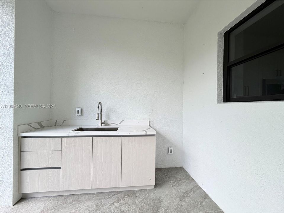En Venta: $598,500 (4 camas, 2 baños, 2004 Pies cuadrados)
