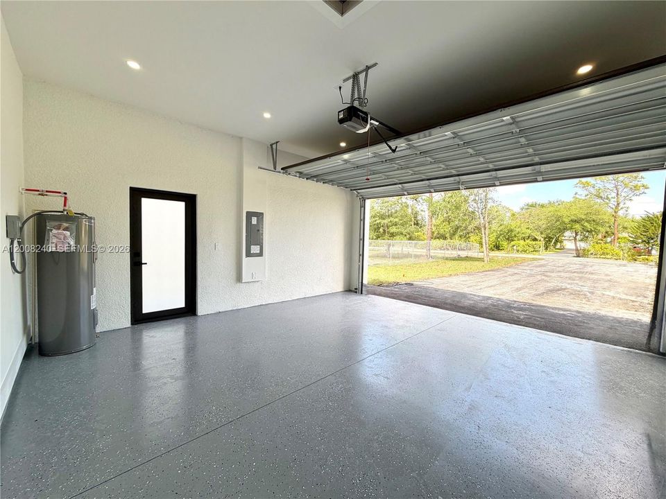 En Venta: $598,500 (4 camas, 2 baños, 2004 Pies cuadrados)