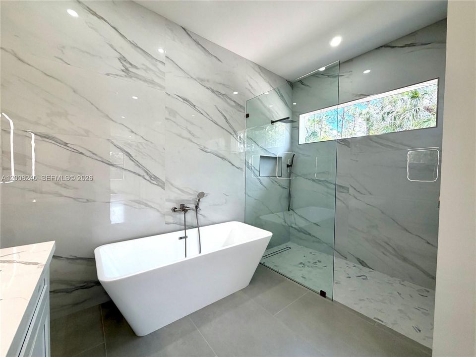 En Venta: $598,500 (4 camas, 2 baños, 2004 Pies cuadrados)