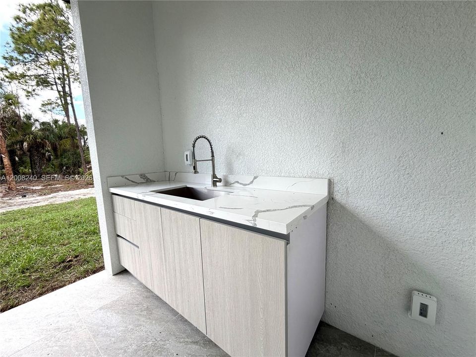 En Venta: $598,500 (4 camas, 2 baños, 2004 Pies cuadrados)