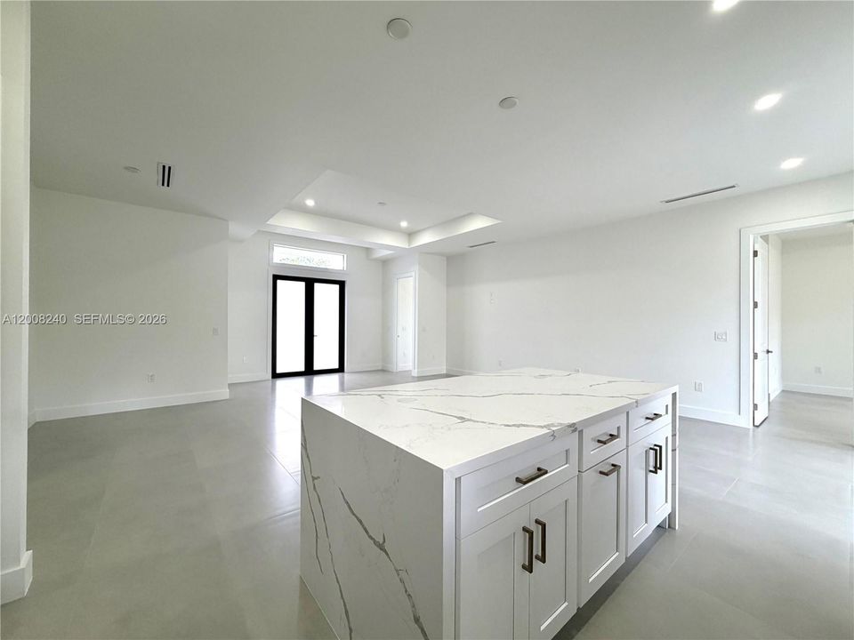 En Venta: $598,500 (4 camas, 2 baños, 2004 Pies cuadrados)
