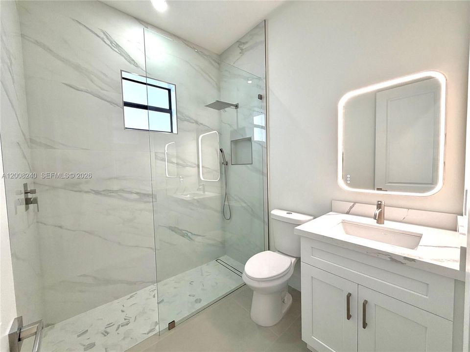 En Venta: $598,500 (4 camas, 2 baños, 2004 Pies cuadrados)