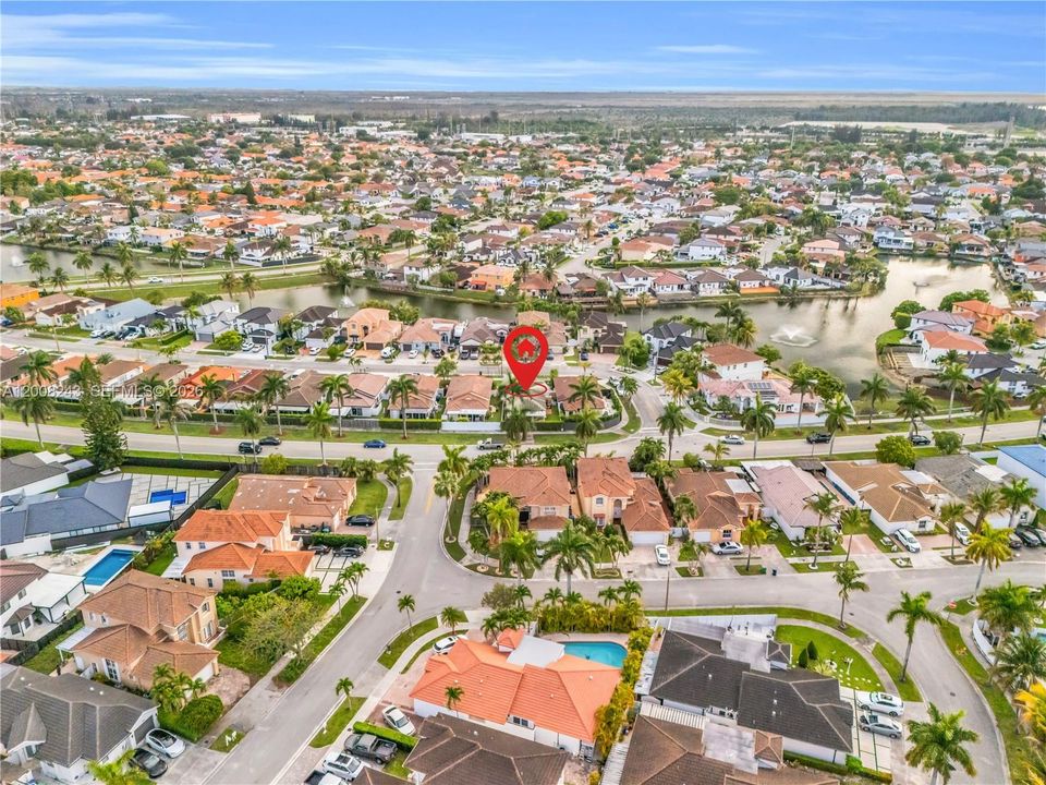 Под контрактом: $635,999 (3 спален, 2 ванн, 1501 Квадратных фут)
