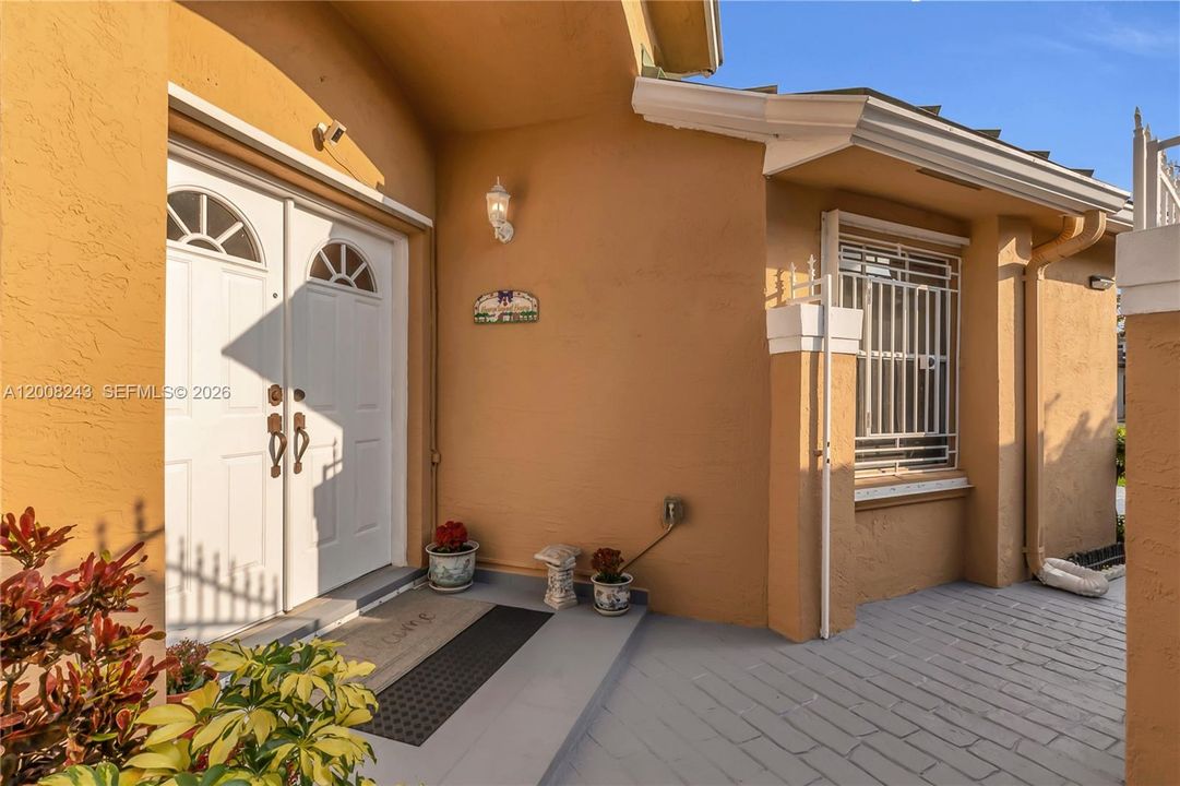 Под контрактом: $635,999 (3 спален, 2 ванн, 1501 Квадратных фут)