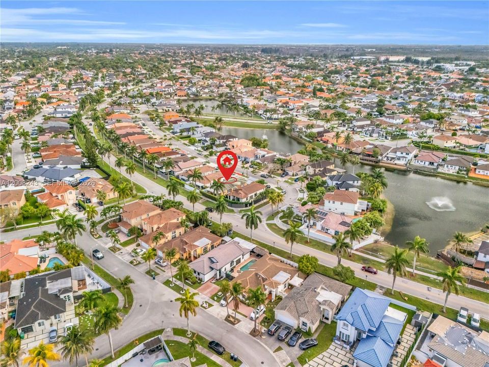 Под контрактом: $635,999 (3 спален, 2 ванн, 1501 Квадратных фут)