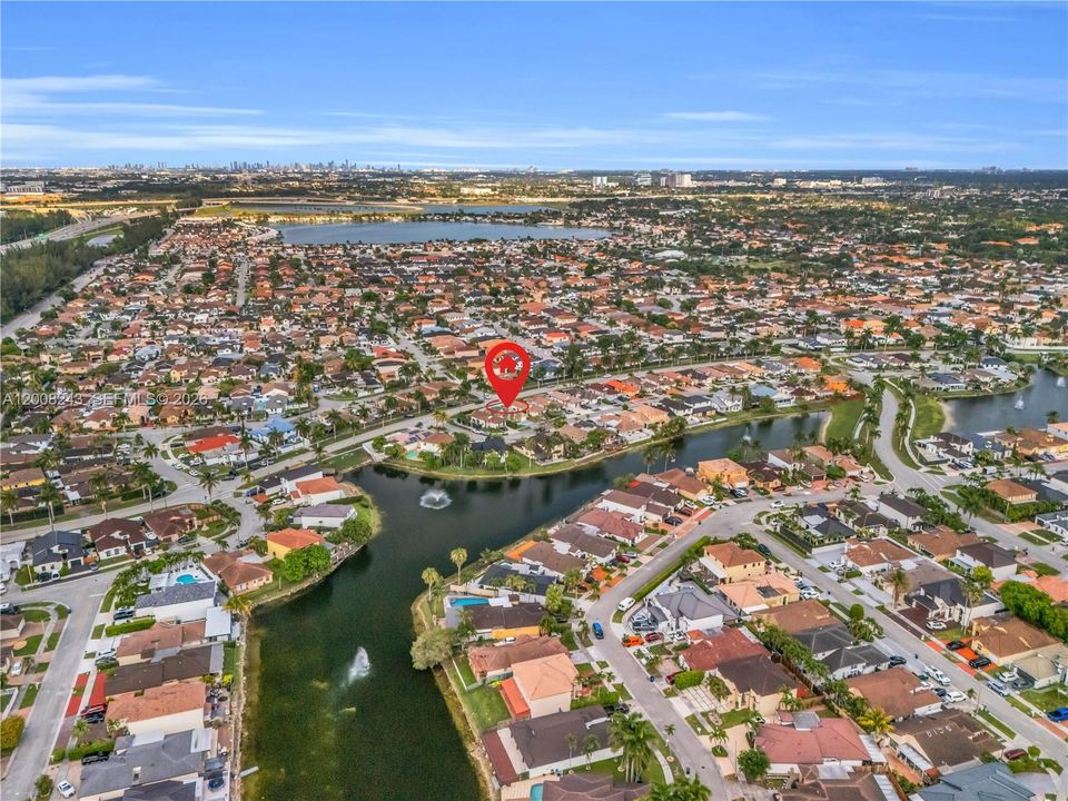Под контрактом: $635,999 (3 спален, 2 ванн, 1501 Квадратных фут)