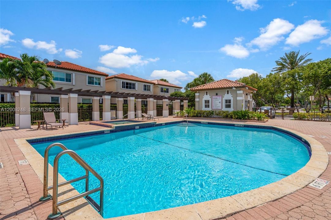 Activo con contrato: $499,999 (3 camas, 2 baños, 1131 Pies cuadrados)