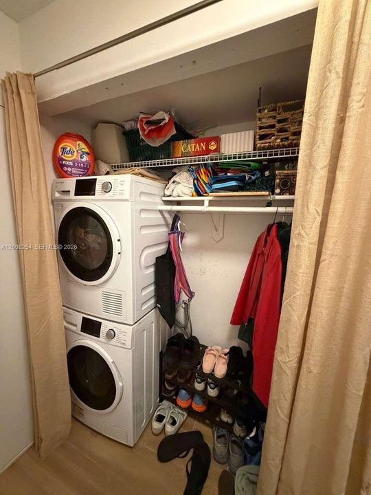 На продажу: $299,999 (2 спален, 2 ванн, 1024 Квадратных фут)