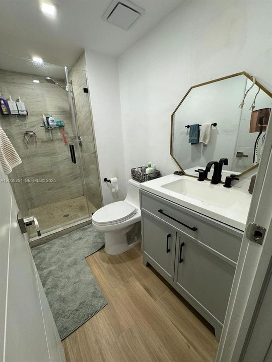 На продажу: $299,999 (2 спален, 2 ванн, 1024 Квадратных фут)