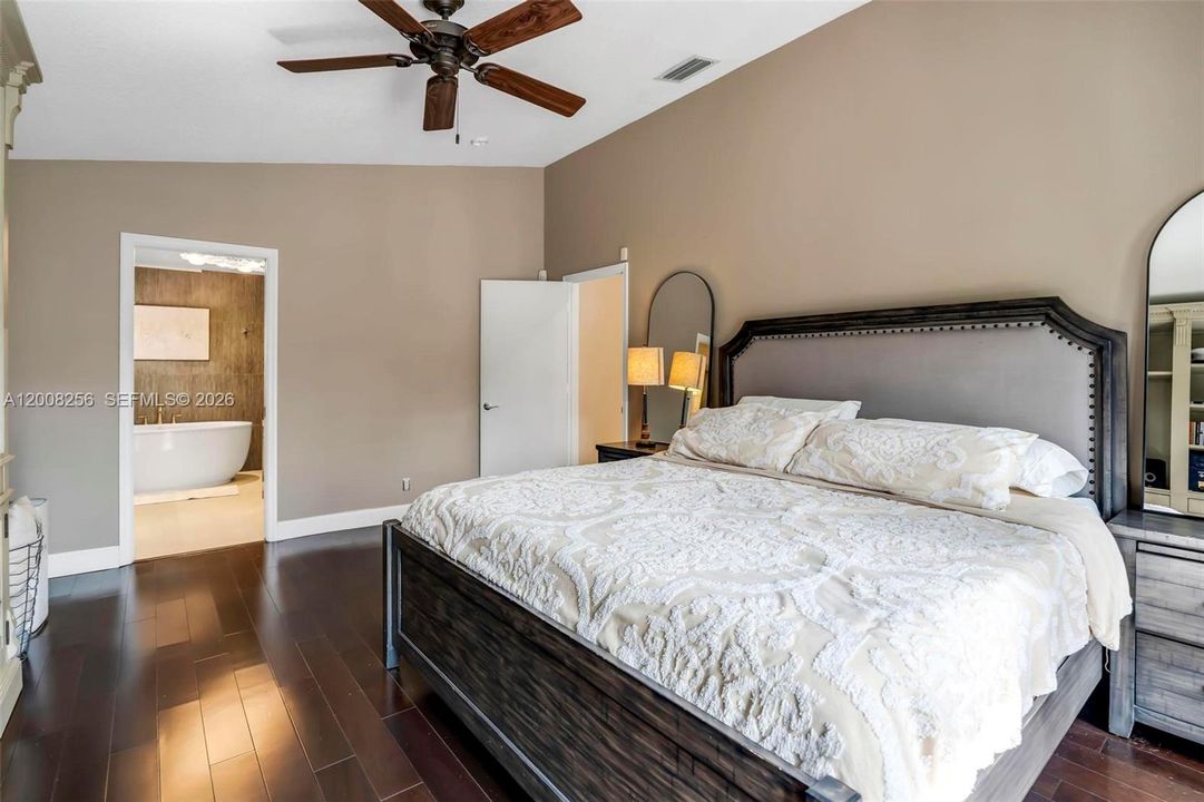 Activo con contrato: $820,000 (3 camas, 2 baños, 1626 Pies cuadrados)