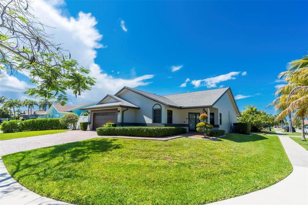 Corner lot (8,384 SF)