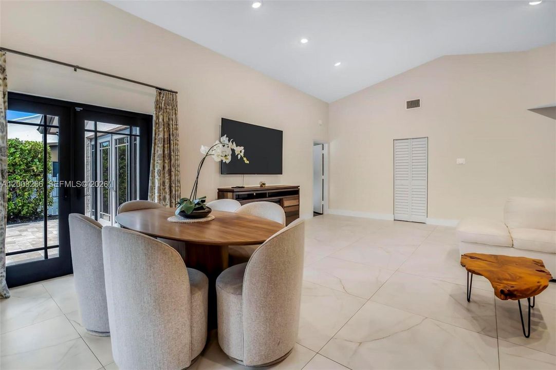 Activo con contrato: $820,000 (3 camas, 2 baños, 1626 Pies cuadrados)