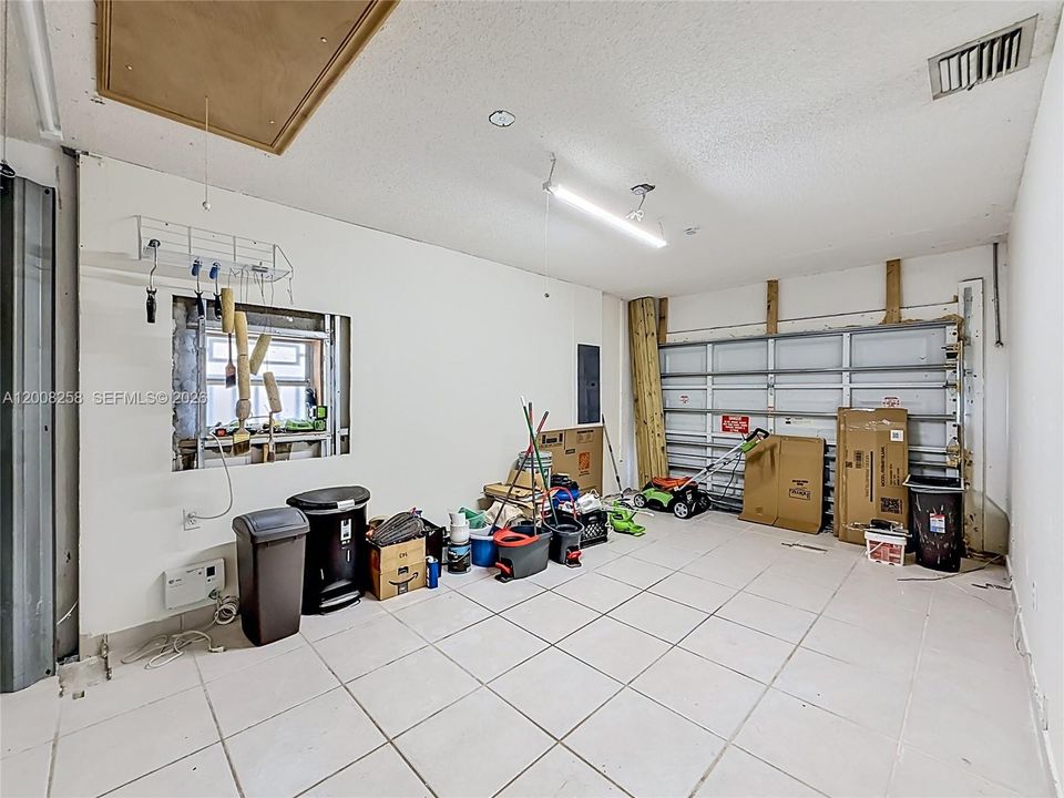 合同活跃: $609,990 (4 贝兹, 2 浴室, 1475 平方英尺)