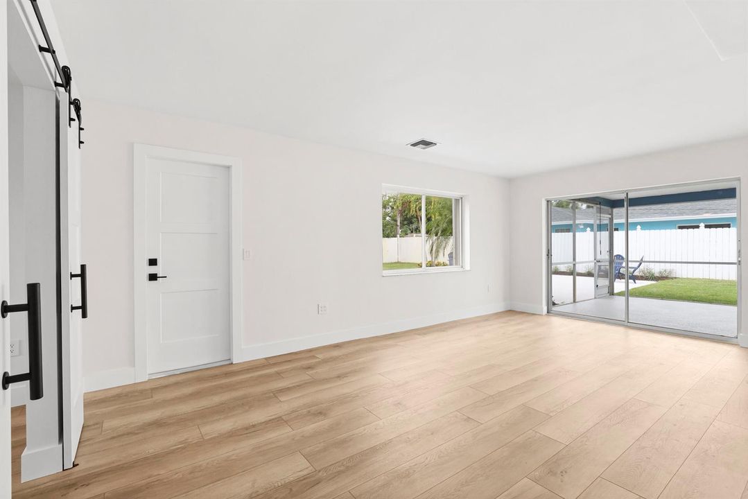 Flex Space (Dining/Living)