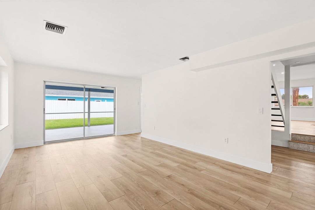 Flex Space (Dining / Living)