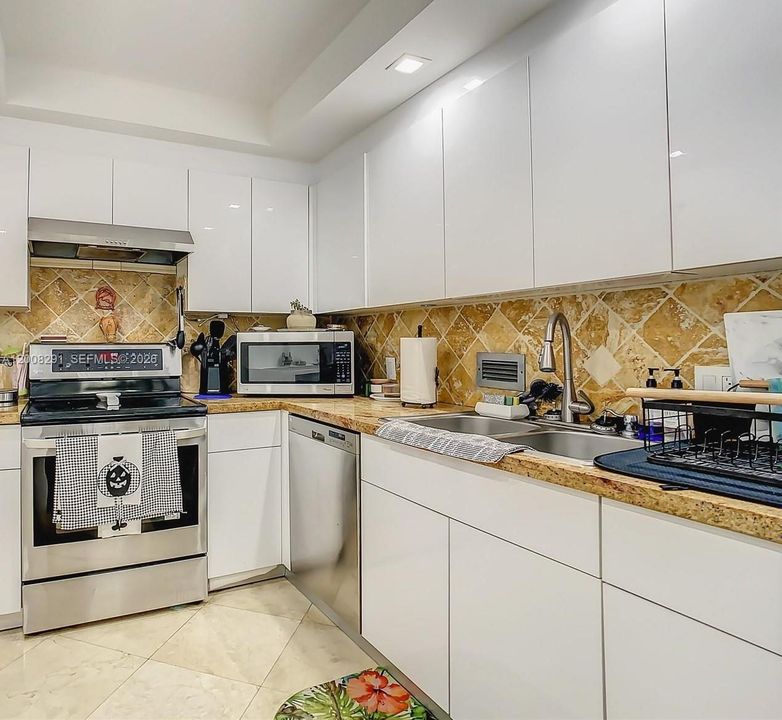 For Sale: $699,999 (2 beds, 2 baths, 1514 Square Feet)