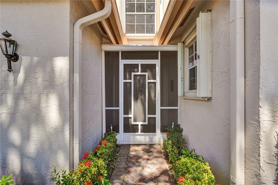 Vendido Recientemente: $299,000 (2 camas, 2 baños, 1516 Pies cuadrados)