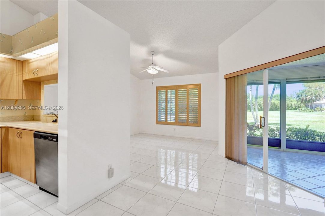 Vendido Recientemente: $299,000 (2 camas, 2 baños, 1516 Pies cuadrados)